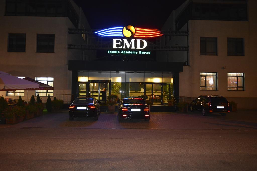 Hotel Emd Bacău Esterno foto